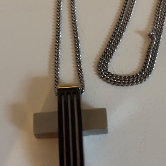 Colibri Stainless Steel Cross on Chain - Picture 4 of 6